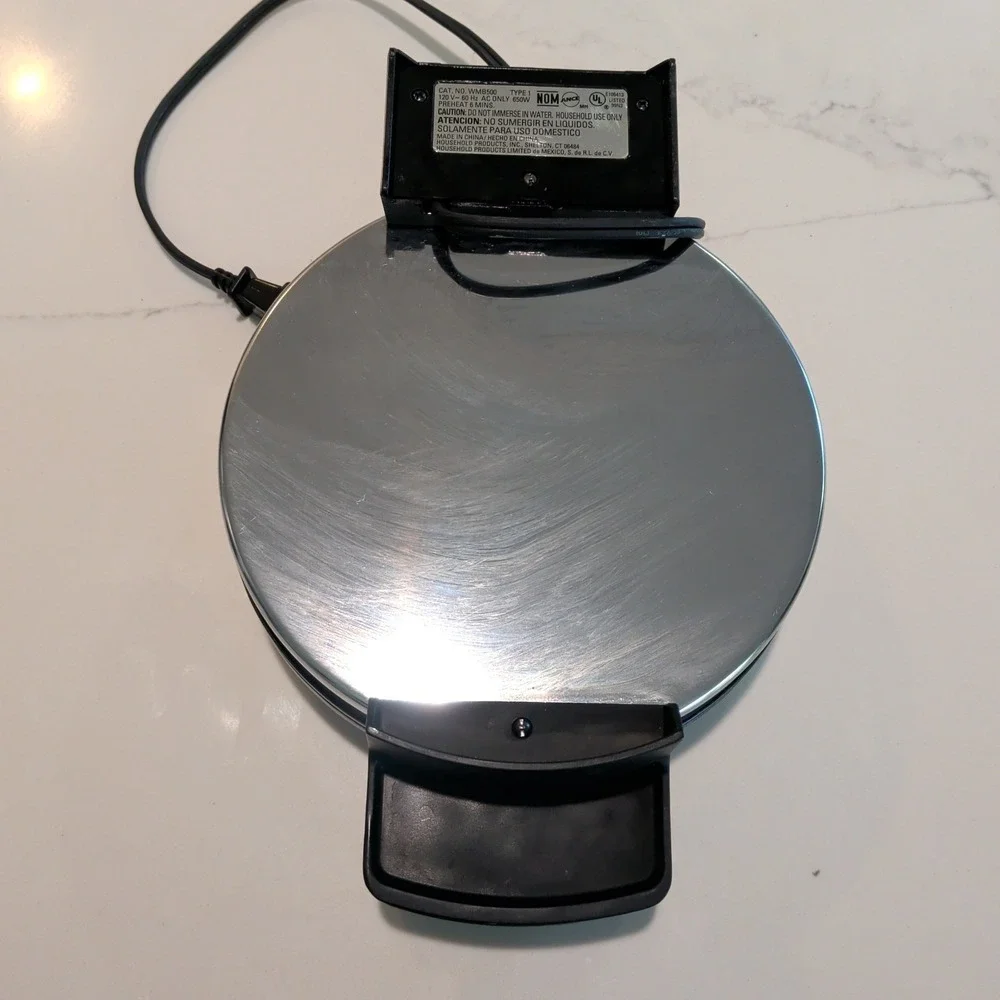 BLACK & DECKER Belgian Waffle Maker WMB500 Tested & working Silver & Black clean